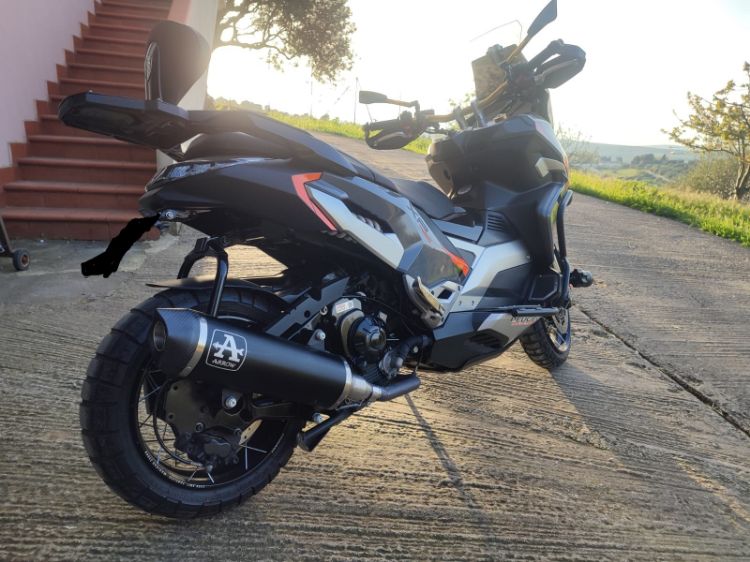 Immagine di TERMINALE SCARICO URBAN BLACK STEEL + COLLETTORE RACING ARROW PER PEUGEOT 400 XP DAL 2023 AL 2024